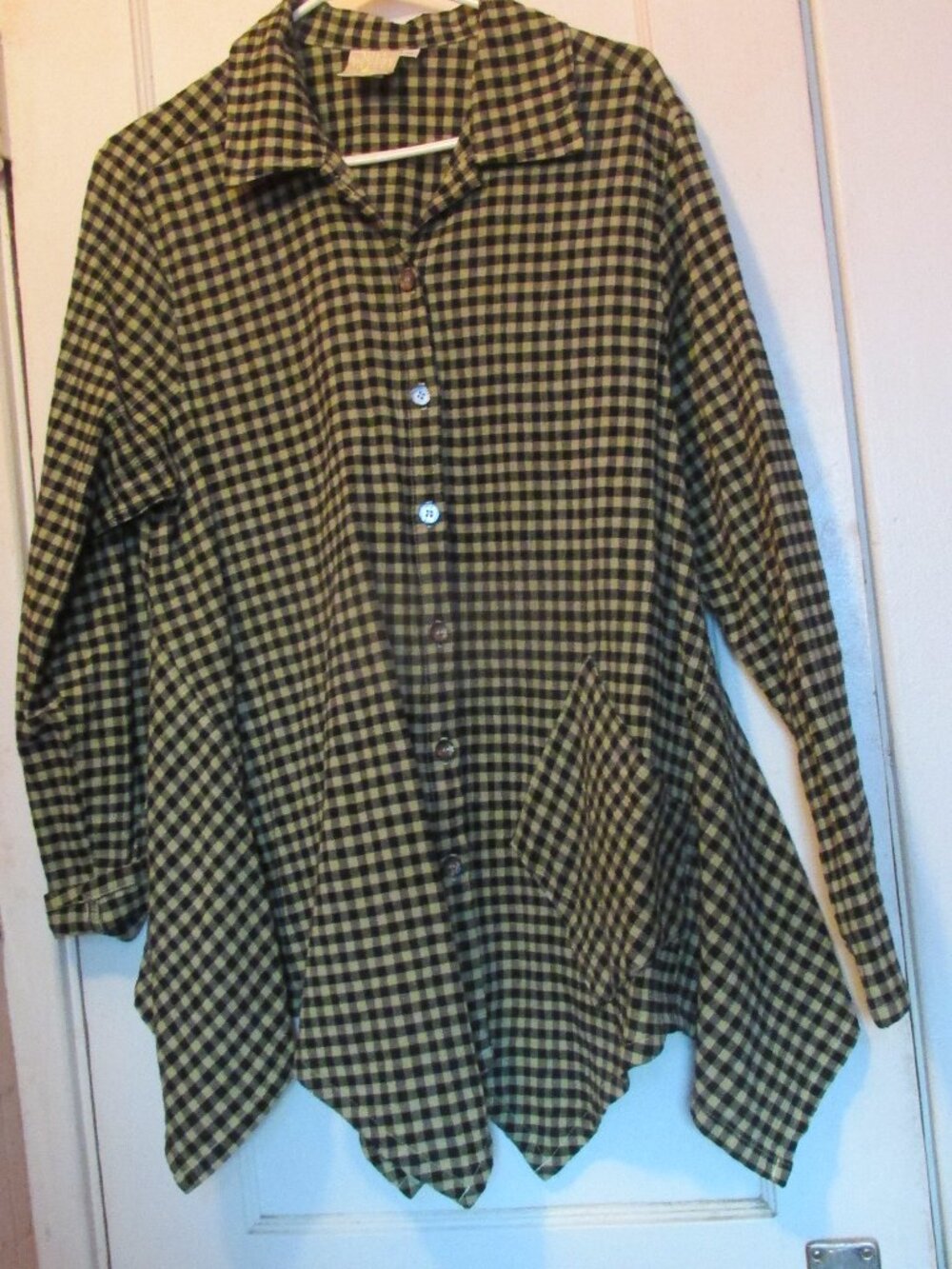 Mill Valley Clothing Company Swing Top Check Button Down Pockets